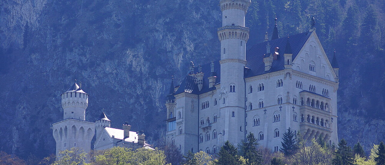 Neuschwanstein castle in the early autmn